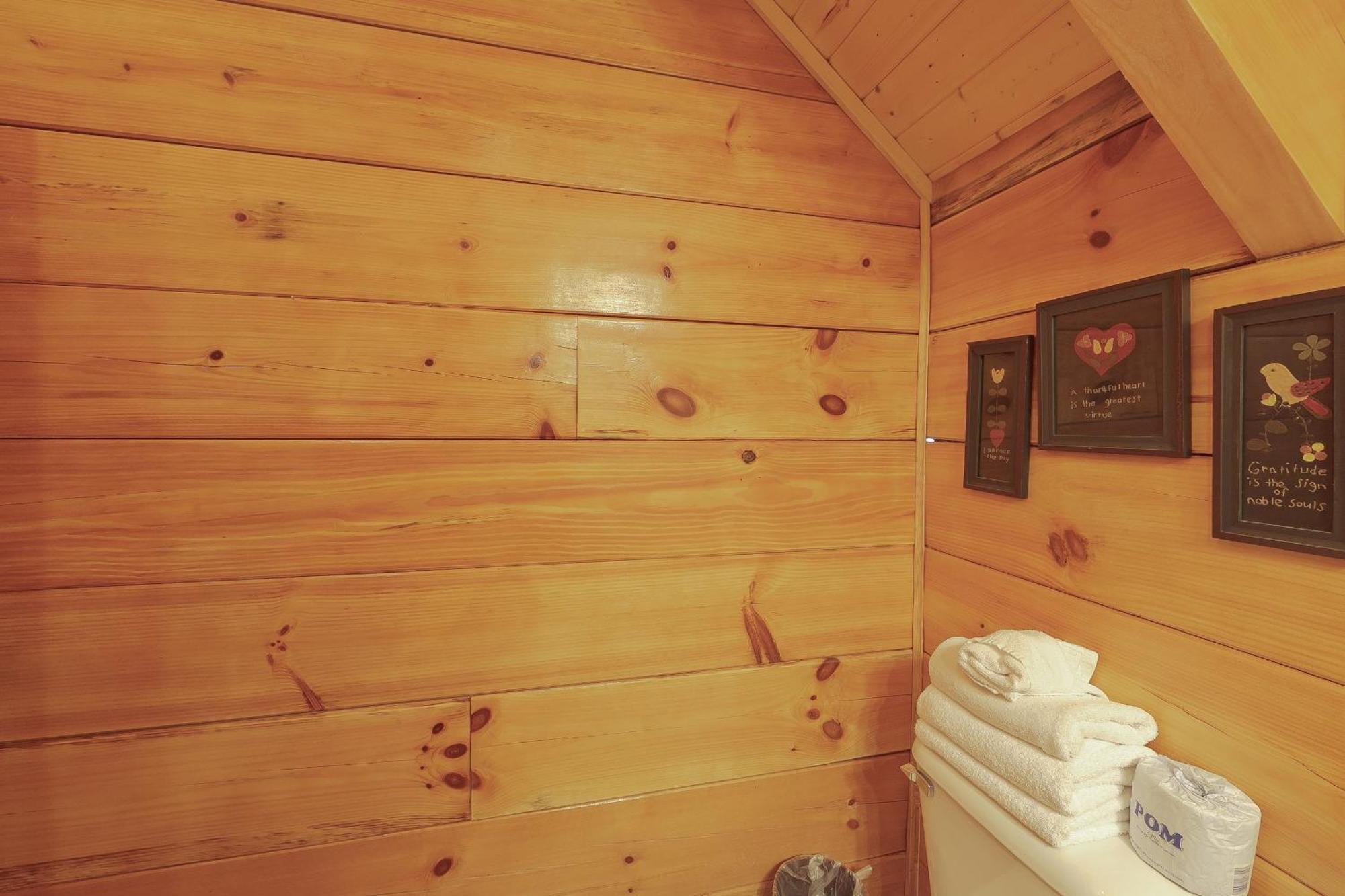 Moonshiner'S Legacy Holiday Home Gatlinburg Exterior photo